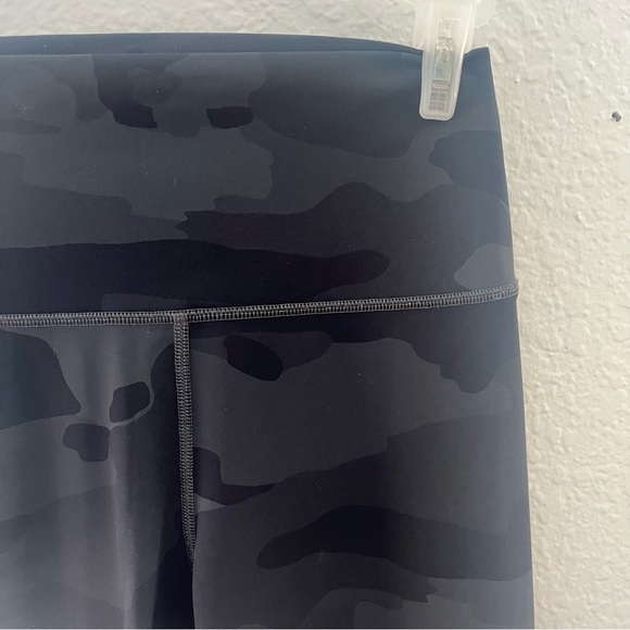 Alo Yoga Camo Highwaist Legging Women’s Small - Picture 7 of 12